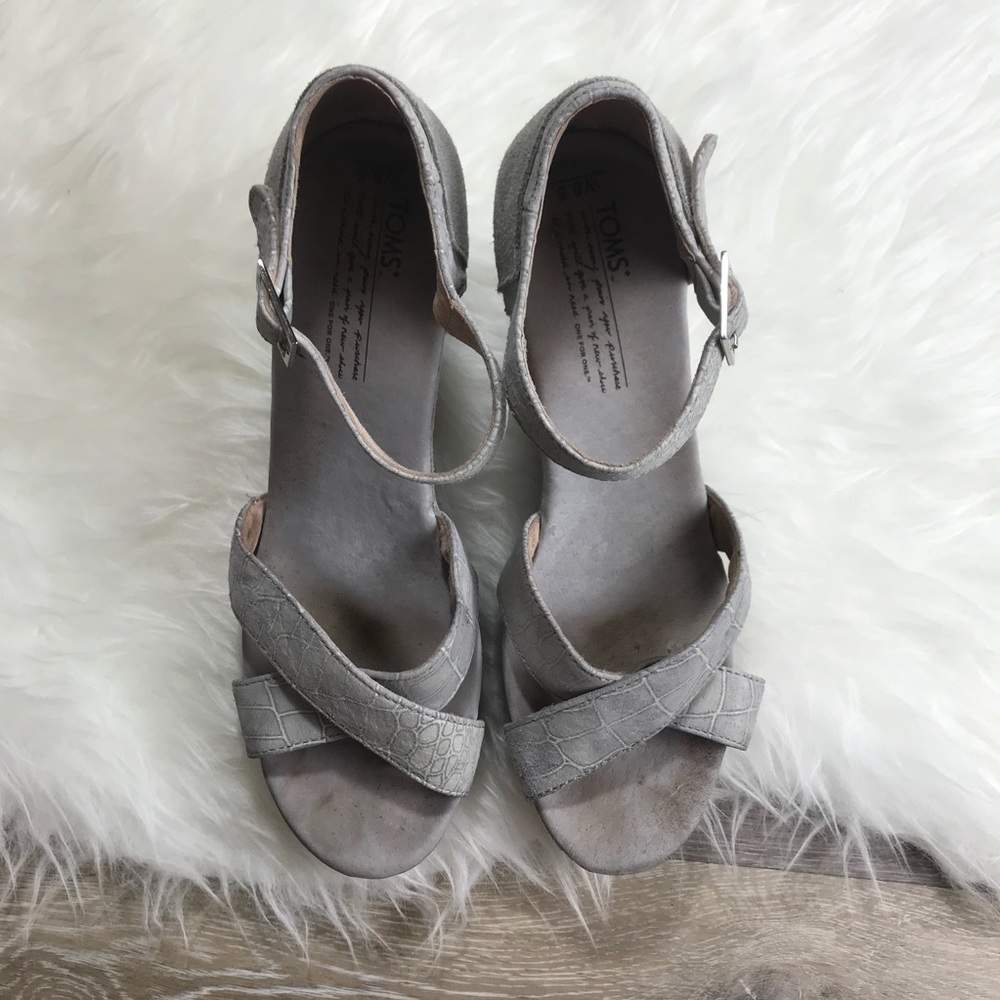 Toms gray wedges size 8.5